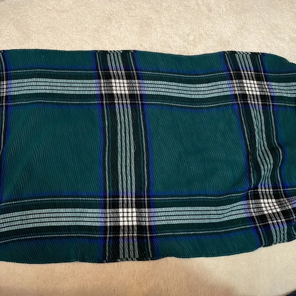BASS NWT Women’s Scarf polyester oversize tartan black green plaid - Picture 3 of 9